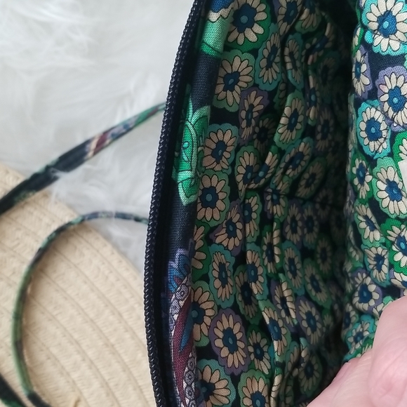 VERA BRADLEY CROSSBODY DISCONTINUED BAG - Picture 8 of 14